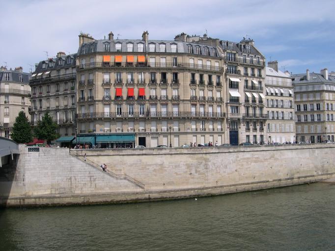  fenêtres donnant sur la Seine 22-juin-2003